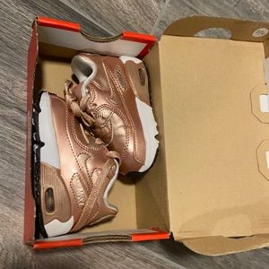 Metallic baby Nike